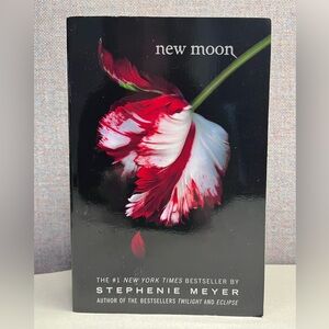 New Moon by Stephenie Meyer